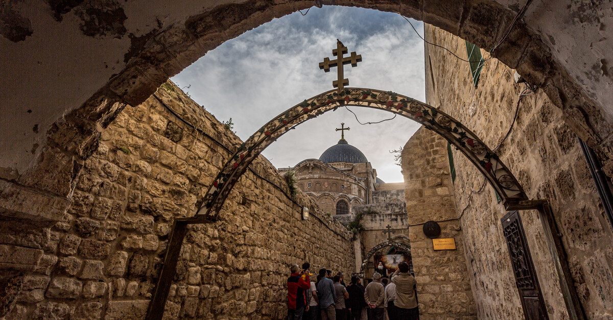Middle East: Holy Week begins marked by the cross